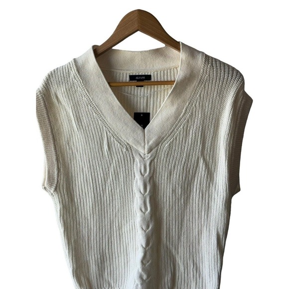 Alfani Size XS Cream Short Cap Sleeve V-Neck Sweater Vest - New - Picture 2 of 7